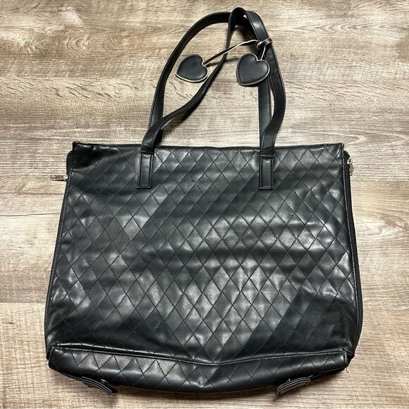 Signature Club A Black Quilted Shoulder Bag - Picture 1 of 9